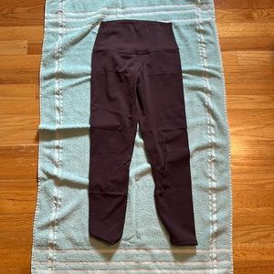 Women’s Born Primitive crops size medium